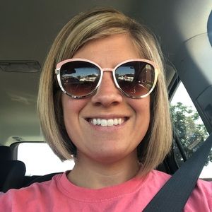 Meet your Posher, Stephanie